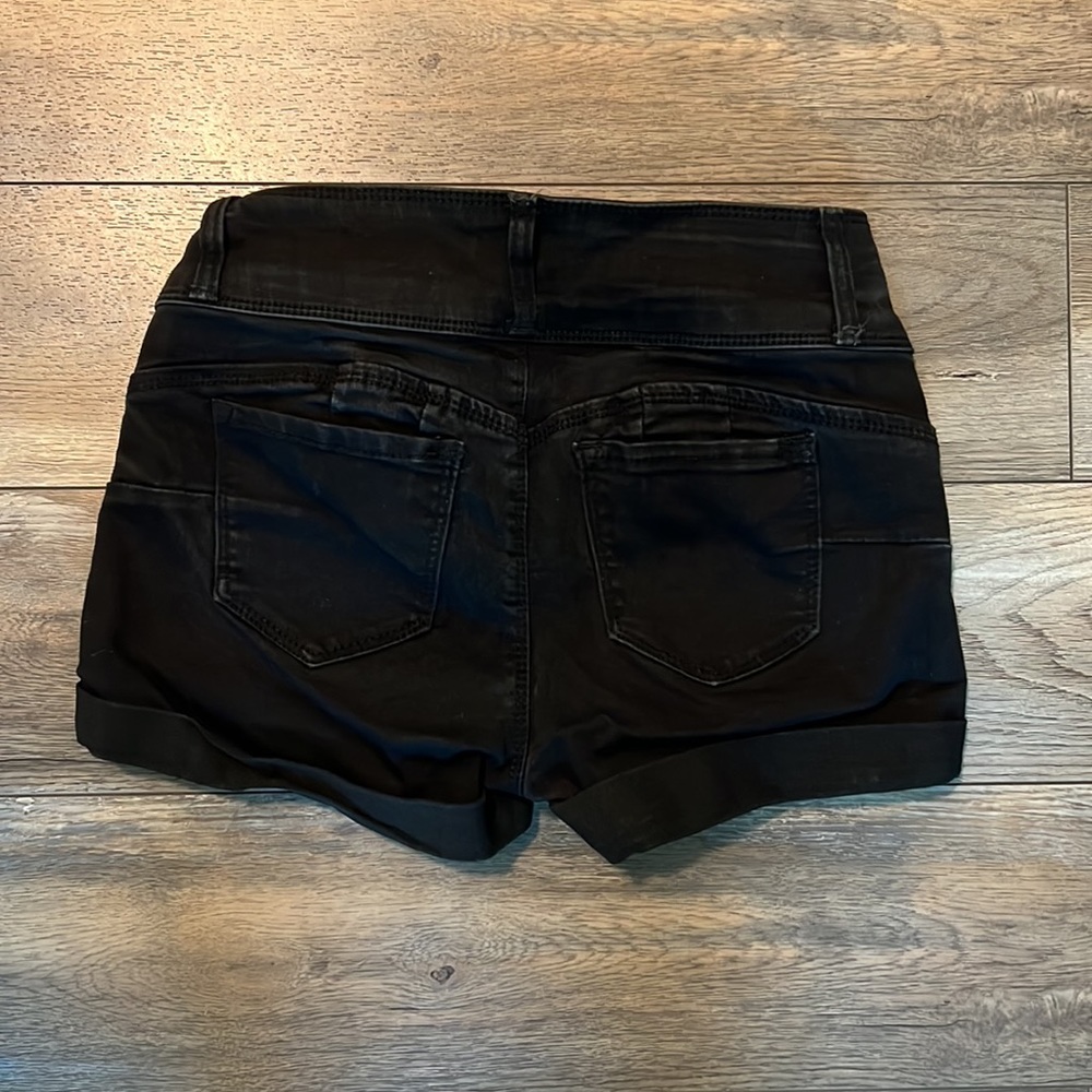 Shorts - Picture 3 of 3